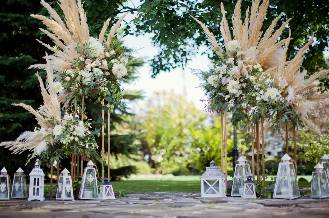 wedding backdrop with pampas grass